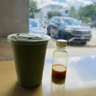 Green Smoothie + Tumeric and orange shot