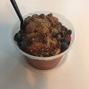 The &quot;brain&quot; açaí bowl with cacao nibs, flax/chia seeds, blueberries and chia seeds