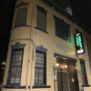 The Green Lantern is tucked away in a very well lit, clean alley. Saturday night.