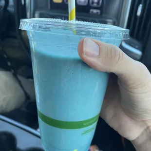 Nani smoothie - pretty blue color!
