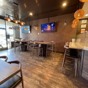 Seating area with TVs and plenty of study space!