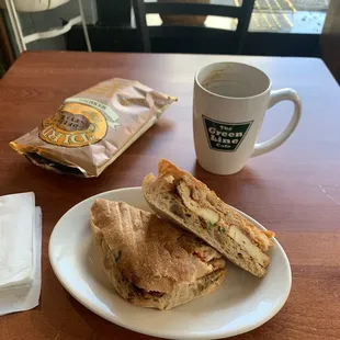 the steve sandwich (tofu) with chips