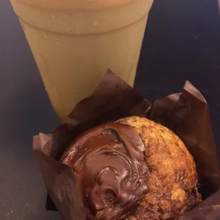 Cold brew with cream and banana Nutella muffin