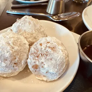 Lemon-ricotta doughnuts