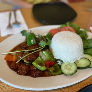 R5. Shaken Beef Rice Plate