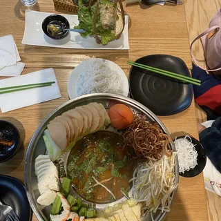 H3. Vietnamese Sweet & Sour Hot Pot