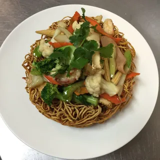 R9. Crispy Chow Mein