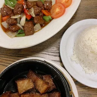 F2. Caramelized Roasted Pork in Clay Pot