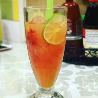 D3. Fresh Strawberry Lemonade