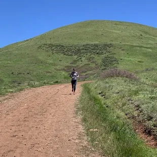 Running down the long slope at Green Mountain Trail