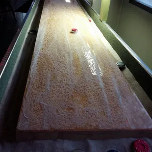 Shuffle board
