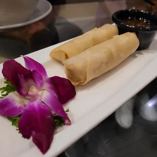 Thai Egg Roll, served w/ Thai Garlic Sauce ($5)