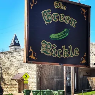 a sign for the green pickle
