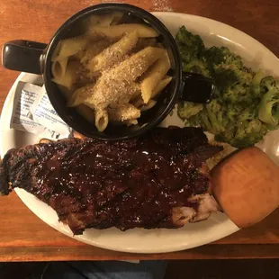 Half rack ribs, Mac n cheese, broccoli
