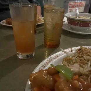 Sizzling rice soup, individual combination dinner, drinks