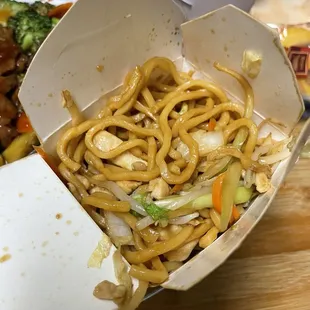 Chicken lo mein
