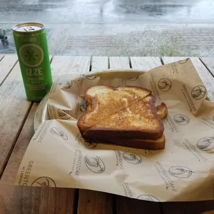 Grilled Cheese Sandwich w/ IZZE Sparkling Juice - Sparkling Apple