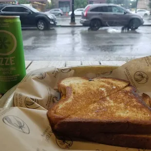 Grilled Cheese Sandwich w/ IZZE Sparkling Juice - Sparkling Apple