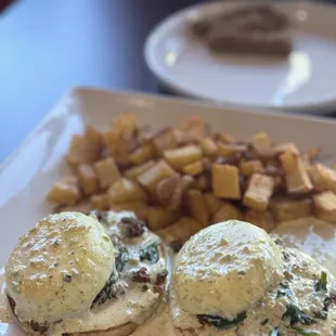 Eggs chorizo benny