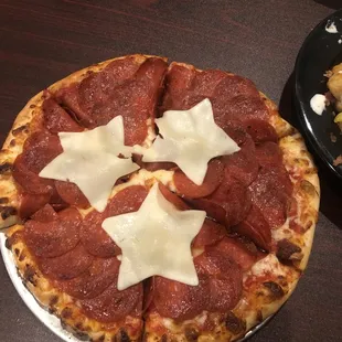 TN pie - lots of pepperoni and only $10!