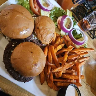 Sliders with wilted condiments