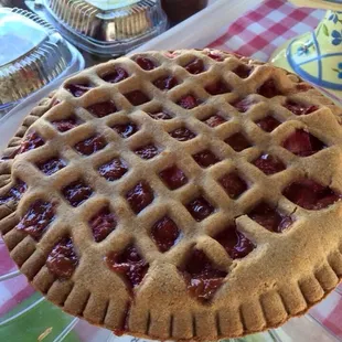 Berry pie in a wholesome spelt crust, no butter or refined sugar included.