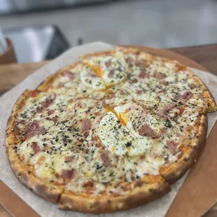 Breakfast pizza