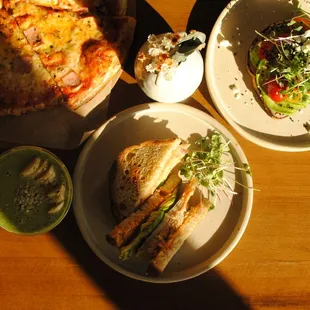 perfect for lunching &amp; brunching: sourdough pizzas, sourdough toasts + Sammy&apos;s, superfood lattes and organic, nutrient-dense smoothies!