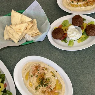 Hummus &amp; Pita; Falafel