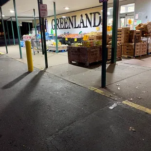 the outside of a grocery store