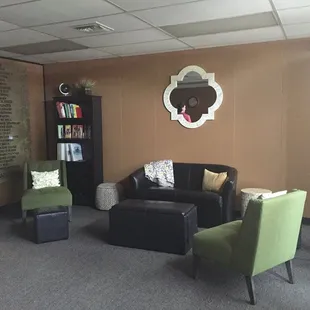 Dr. Robin&apos;s comfortable and spacious waiting room.