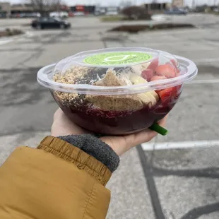 Açaí bowl w/ almond butter