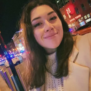 Lilian R.