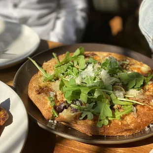 Fig and Arugula Pizza