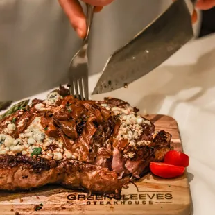 Tomahawk steak with bleu cheese &amp; caramelized onions
