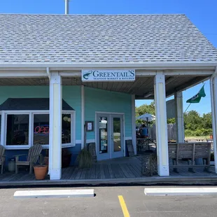 Located in the end spot of a strip