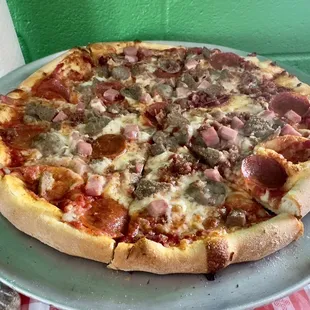 All meet pizza medium. Pretty.