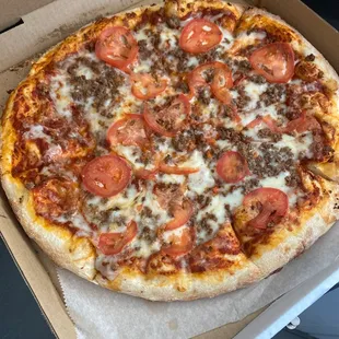 Pizza with hamburger and fresh tomatoes