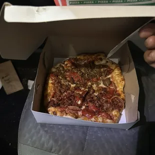 This is the people I received. Notice they didn&apos;t even put it in a pizza box! What is this foolishness!!?????!?!