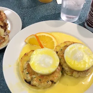 Crab cake Benedict (instant watery sauce), home fries and a good cup of coffee.