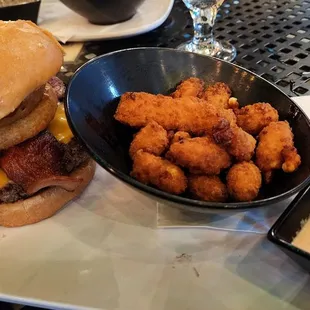 BBQ burger with curds