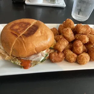 Brekky sammy w/ spinach instead of meat + crispy tots