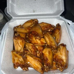 bbq wings, fried chicken, bbq chicken, chicken wings and fried chicken, chicken wings, poultry, fried chicken wings, chicken, food