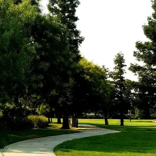 Very nice walking paths at this park. Benches and drinking fountains. 8.9.18