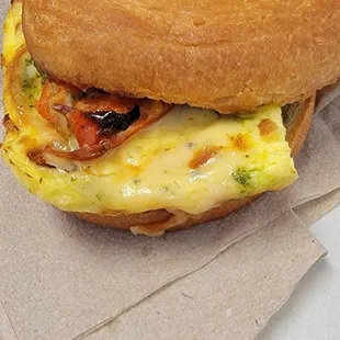 Gouda &amp; pesto on croissant bun