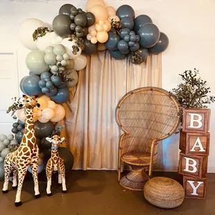 a giraffe and balloon arch for a baby shower