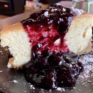 Cheesecake with lemon blueberry compote