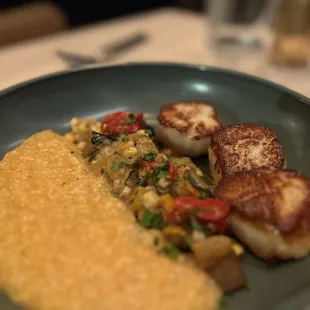 scallops and grits on a plate