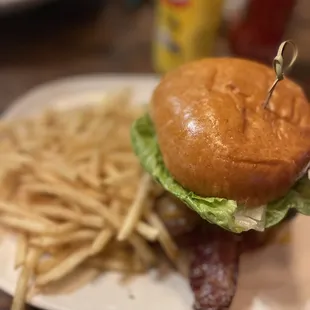 Nifty&apos;s choice burger.