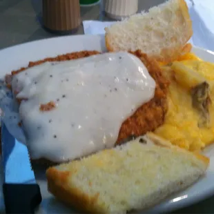 Chicken fried steak and potatoes Au gratin. It was the lunch special. Not to bad